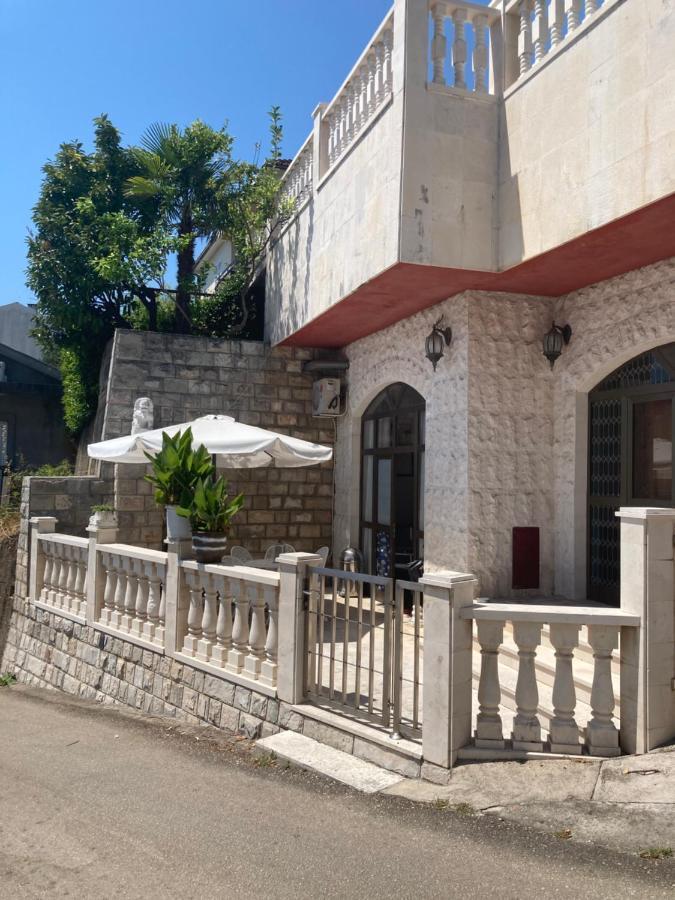 Guest House Vila Eli Херцег Нови Екстериор снимка